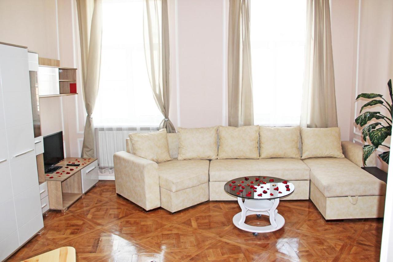 Apartment In The City Center Ivano-Frankivsk Eksteriør billede